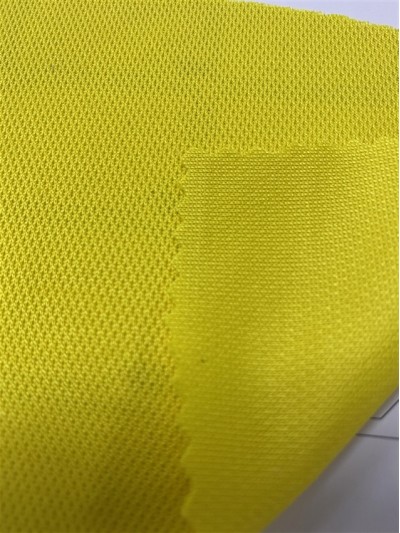 DG-PF WA03-1 150D全絲珠地  紗支：150D  幅寬：190CM 克重：200-210GSM 成份：100Polyester  吸濕排汗 側面照